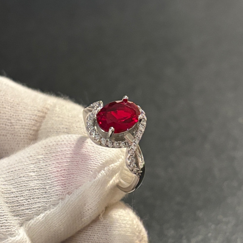 Vintage Sterling 925  red stone ring size 7
